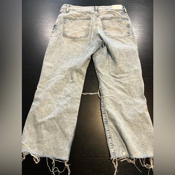 Express 90s Ankle Boot Mid Rise Light Wash With Tear Jeans Size 6s - Picture 5 of 7